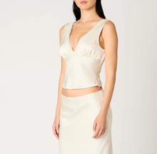 Load image into Gallery viewer, V Neck Scalloped Trim Silky Top