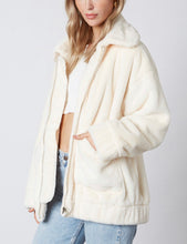 Load image into Gallery viewer, Faux Fur Patch Pocket Collared Coat