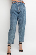 Load image into Gallery viewer, Acid Wash Pleat Jeans
