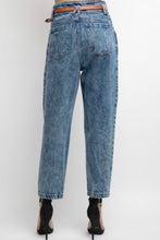 Load image into Gallery viewer, Acid Wash Pleat Jeans