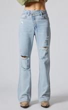 Load image into Gallery viewer, Distressed Cross Button Down Waistband Jeans
