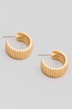 Load image into Gallery viewer, Ribbed Band Hoop Earrings