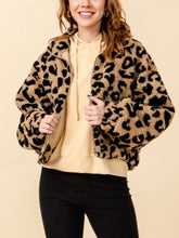 Load image into Gallery viewer, Leopard Kangaroo Pocket Zipper Teddy Coat